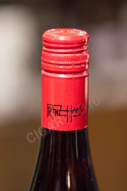 Логотип на колпачке вина Франц Хаас Пино Неро 0.75л