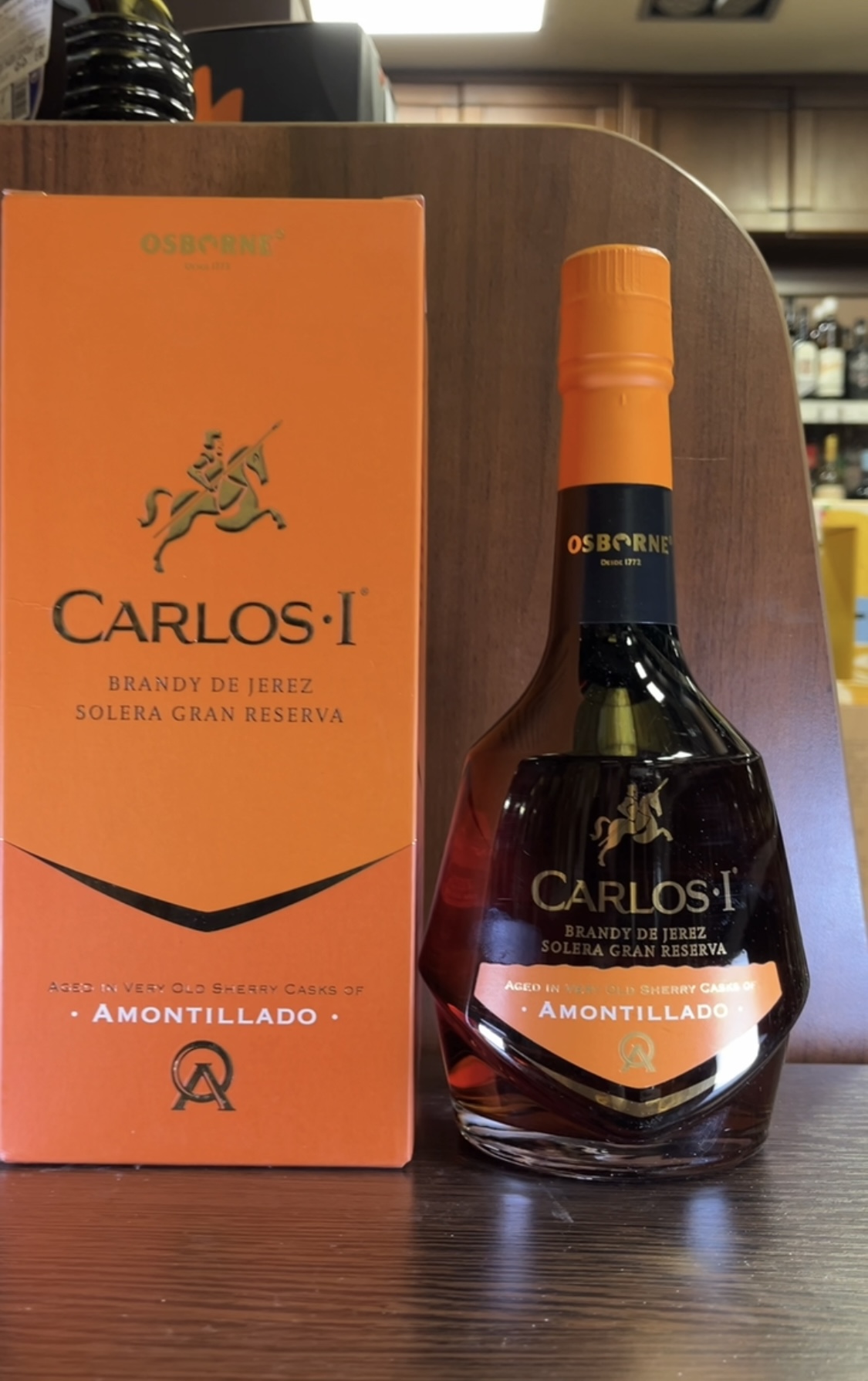 Carlos I Amontillado Бренди де Херес Карлос I Амонтилладо 0.7л в подарочной упаковке