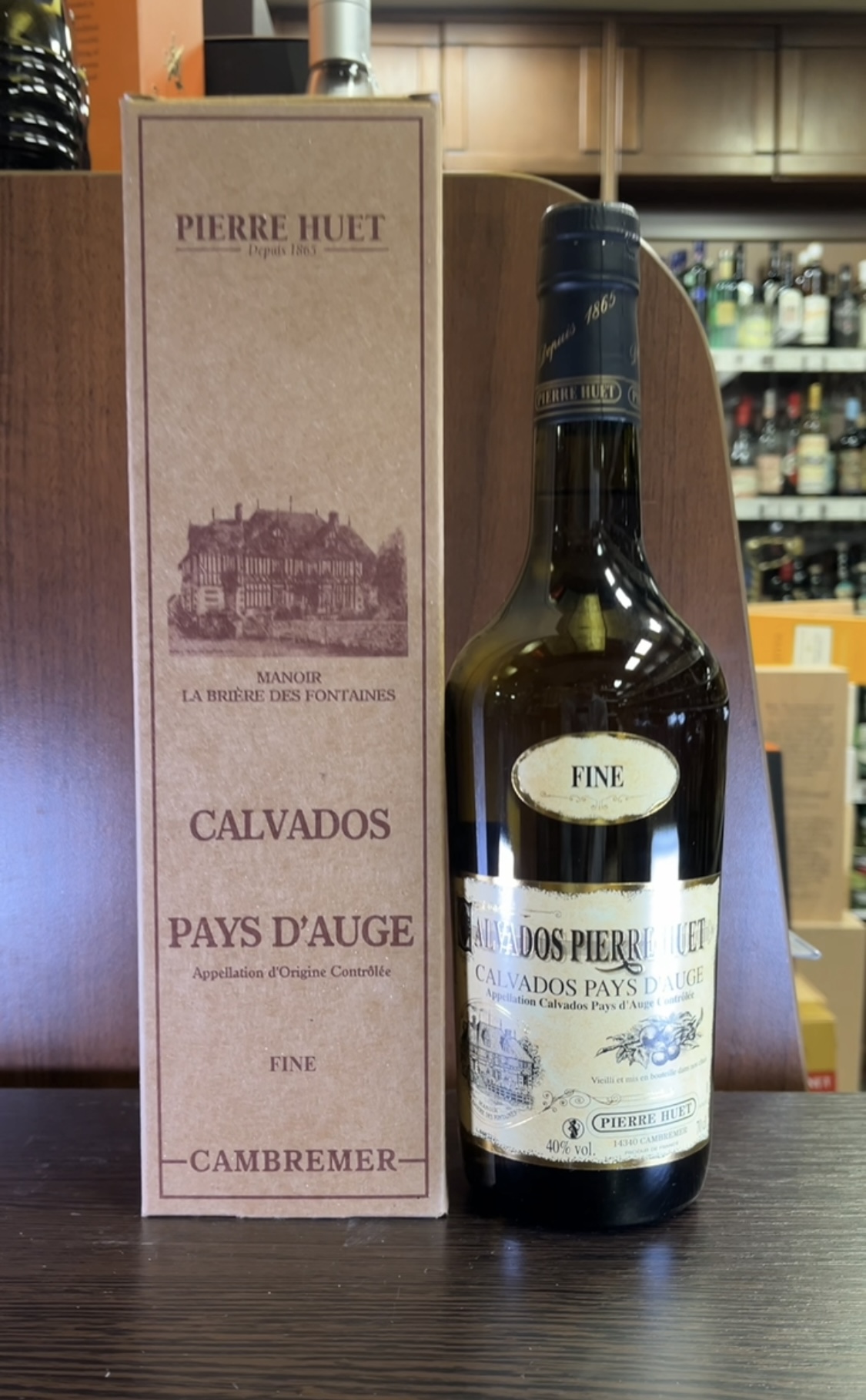 Calvados Pierre Huet Fine Кальвадос Фин Пеи д Ож АОС 0.7л в подарочной упаковке