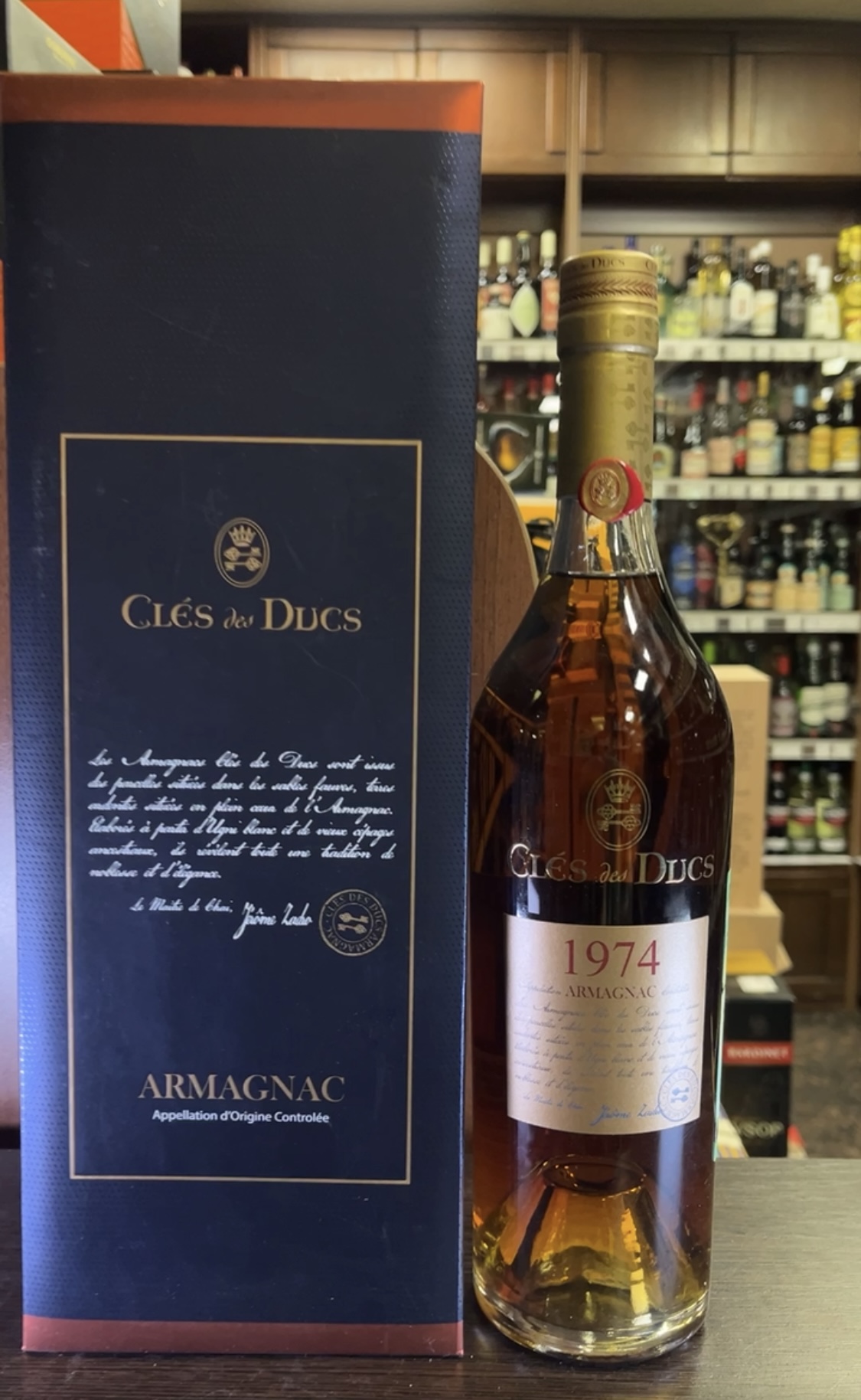 Armagnac Cles des Ducs Millesime 1974 Арманьяк Кле де Дюк Миллезим 1974г 0.7л в подарочной упаковке
