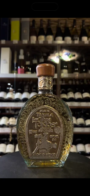 Видео Los Tres Tonos Reposado Текила Лос Трес Тонос Репосадо 0.7л