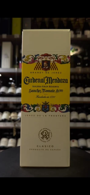 Видео Brandy de Jerez Cardenal Mendoza Solera Gran Reserva Бренди де Херес Кардинал Мендоза Солера Гран Резерва 0.7л в подарочной упаковке