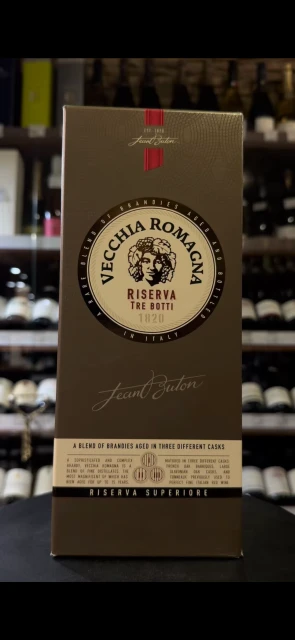 Видео Vecchia Romagna Riserva Tre Botti Бренди Векья Романья Ризерва Тре Ботти 0.7л в подарочной упаковке