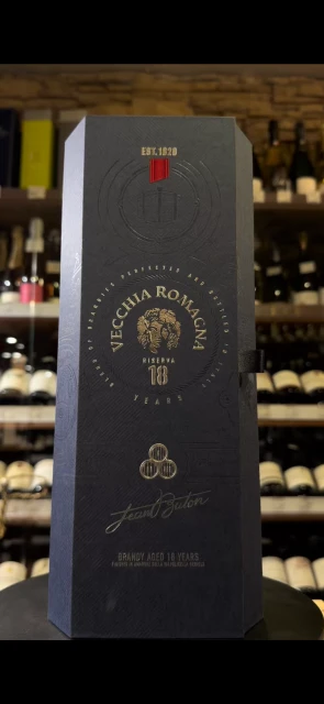 Видео Vecchia Romagna 18 Years Old Бренди Векья Романья 18 лет 0.7л в подарочной упаковке