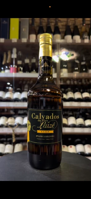 Видео Du Pere Laize VSOP Кальвадос Дю Пэр Лэз ВСОП 0.7л в подарочной упаковке