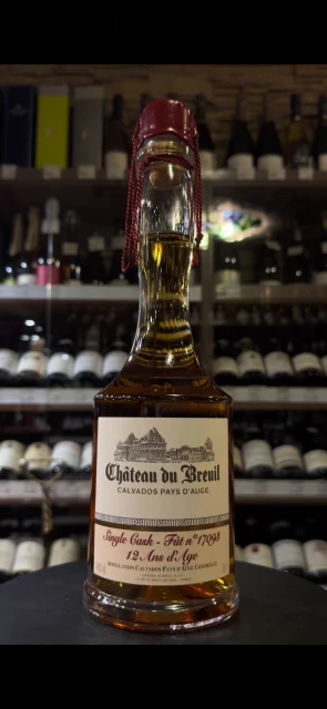 Видео Chateau du Breuil Pays d'Auge Single Cask Fut №17093 12 Ans d'Age Кальвадос Шато дю Брёй Пэи д'Ож Сингл Каск Фют 17093 12 лет 0.7л в подарочной упаковке