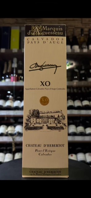 Видео Calvados Marquis d`Aquesseau 20 years XO кальвадос Маркиз Д`Агессо 20 лет