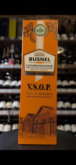 Видео Busnel Pays d Auge Vielle Reserve VSOP Кальвадос Бюнель Пэи д Ож Вьей Резерв ВСОП 0.7л в подарочной упаковке