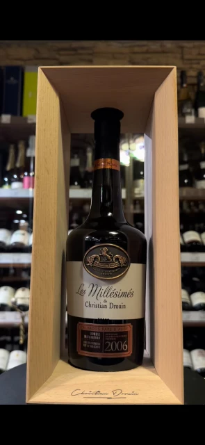 Видео Calvados Christian Pays d'Auge 2006 Кальвадос Кристиан Друэн Пэи д Ож 2006г 0.7л в деревянной упаковке