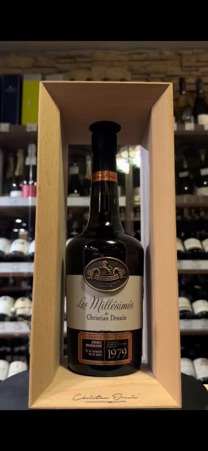 Видео Calvados Coeur de Lion 1979 Кальвадос Кер де Льон Пэи д`Ож 1979 0.7л в подарочной упаковке