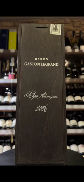 Видео Baron G Legrand 2006 years Арманьяк Барон Г Легран 2006г 0.7л в деревянной упаковке