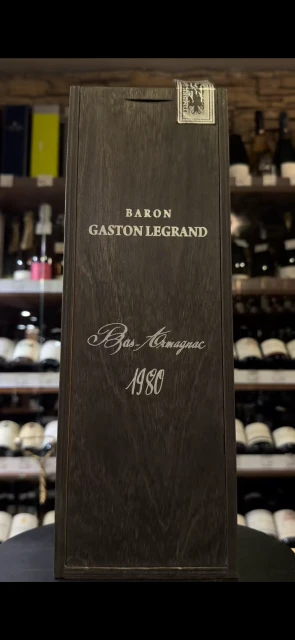 Видео Baron G Legrand 1980 years Арманьяк Барон Г Легран 1980 года 0.7л в деревянной упаковке