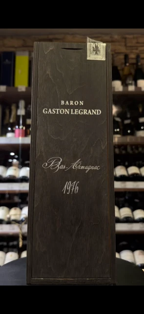 Видео Baron G Legrand 1976 years Арманьяк Барон Г Легран 1976г 0.7л в деревянной упаковке
