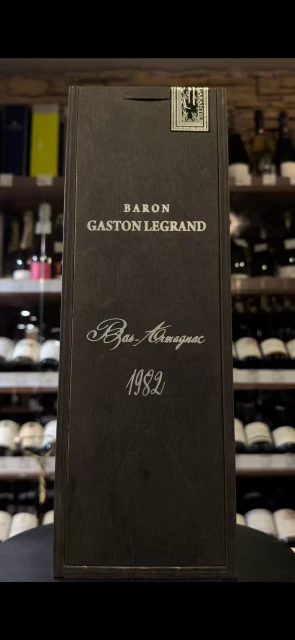 Видео Baron G Legrand 1982 years Арманьяк Барон Г Легран 1982г 0.7л в деревянной упаковке