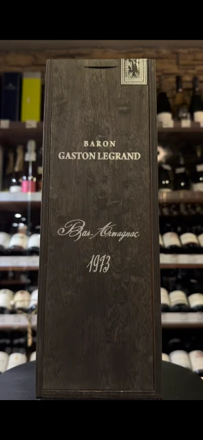 Видео Baron G Legrand 1973 years Арманьяк Барон Г Легран 1973 года 0.7л в деревянной упаковке