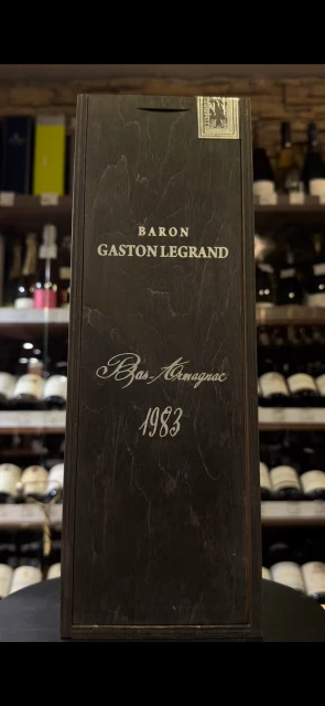 Видео Baron G Legrand 1983 years Бренди Арманьяк Барон Г Легран 1983 года 0.7л в деревянной упаковке