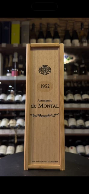 Видео Bas Armagnac de Montal 1965 years Арманьяк Баз Арманьяк де Монталь 1965 года 0.2л в деревянной упаковке