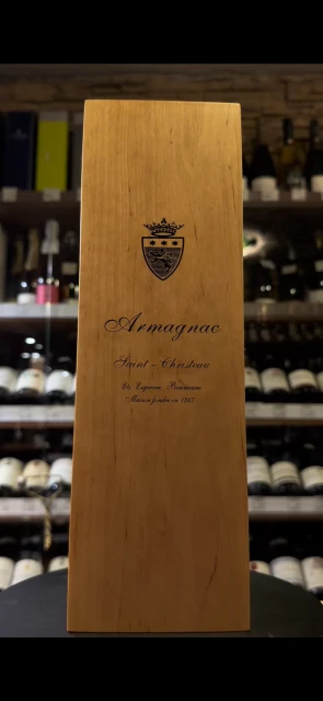 Видео Armagnac Saint Christeau Millesime 1979 Арманьяк Сент Кристо 1979г 0.7л в деревянной упаковке