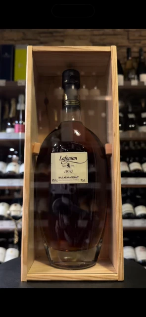Видео Lafontan Millesime 1970 years Арманьяк Лафонтан Миллезим 1970 года 0.7л в деревянной упаковке