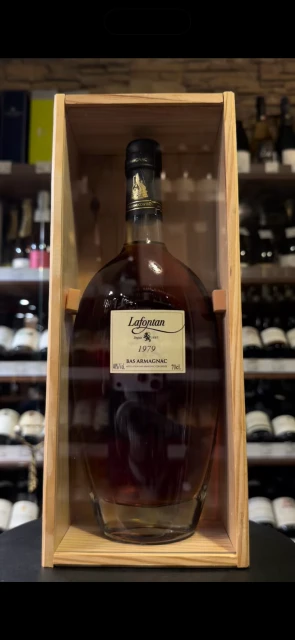 Видео Lafontan Millesime 1979 years Арманьяк Лафонтан Миллезиме 1979 года 0.7л в деревянной упаковке