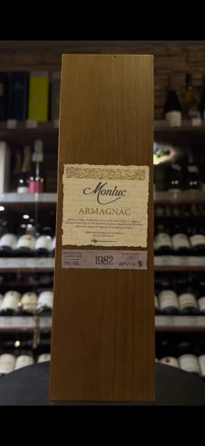 Видео Monluc 1982 years Арманьяк Монлюк 1982г 0.7л в деревянной упаковке