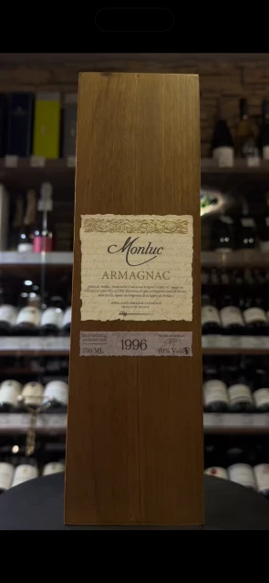 Видео Monluc 1996 years Арманьяк Монлюк 1996г 0.7л в деревянной упаковке