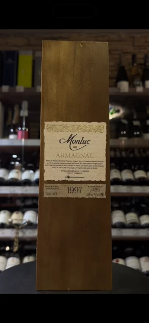 Видео Monluc 1997 years Арманьяк Монлюк 1997г 0.7л в деревянной упаковке