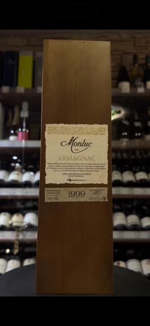 Видео Monluc 1999 years Арманьяк Монлюк 1999г 0.7л в деревянной упаковке