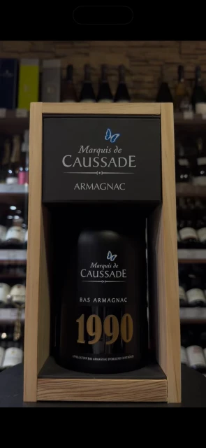 Видео Marquis de Caussade 1990 Арманьяк Маркиз де Коссад 1990г 0.7л в подарочной упаковке