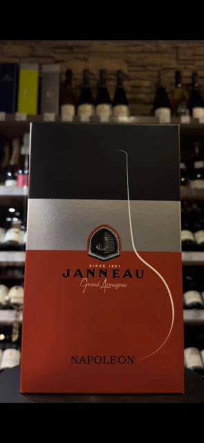 Видео Armagnac Janneau Napoleon Арманьяк Жанно Наполеон 0.7л в подарочной упаковке