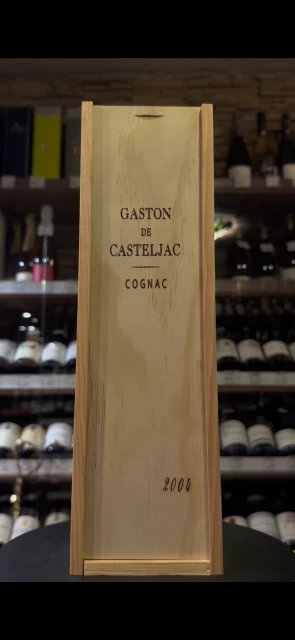 Видео Gaston de Casteljac 2004 Коньяк Гастон де Кастельжак 2004г 0.7л в деревянной упаковке