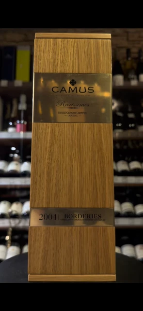 Видео Camus Borderies 2004 years Коньяк Камю Бордери 2004г 0.7л в деревянной упаковке