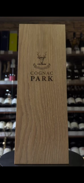 Видео Park Vintage 1973 years Коньяк Парк Винтаж 1973 года 0.7л в деревянной коробке