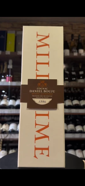 Видео Daneil Bouju Grande Champagne 1990 Коньяк Даниель Бужу Гранд Шампань 1990г 0.7л в подарочной упаковке