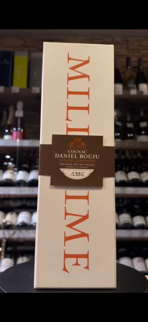Видео Daneil Bouju Grande Champagne 1995 Коньяк Даниель Бужу Гранд Шампань 1995г 0.7л в подарочной упаковке