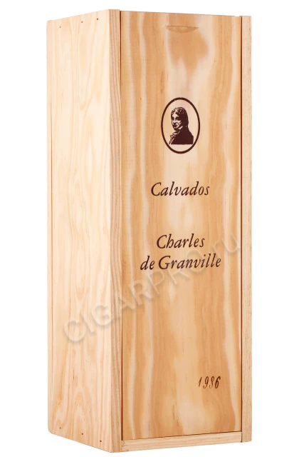 Подарочная коробка Кальвадос Шарль де Гранвиль 1986г 0.7л
