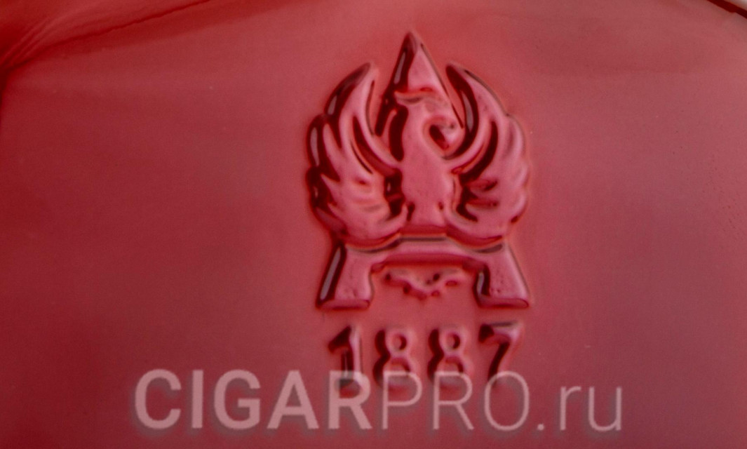 Коньяк Наири 20 лет Наири 20 лет эмблема с вытеснением