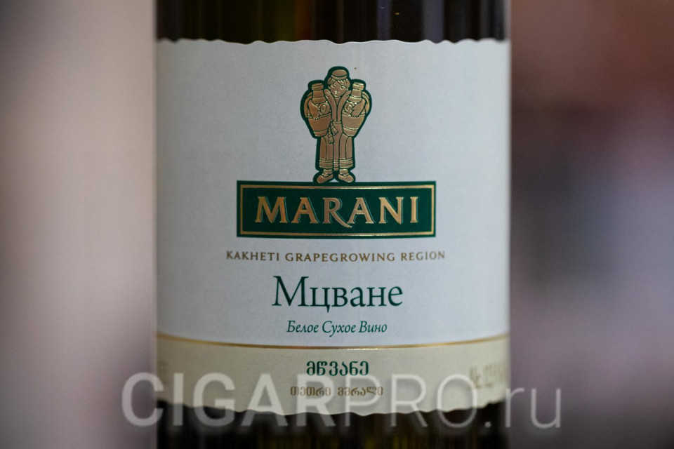фигурка человека на этикетке Marani Mtsvane фигурка человека на этикетке Марани Мцване