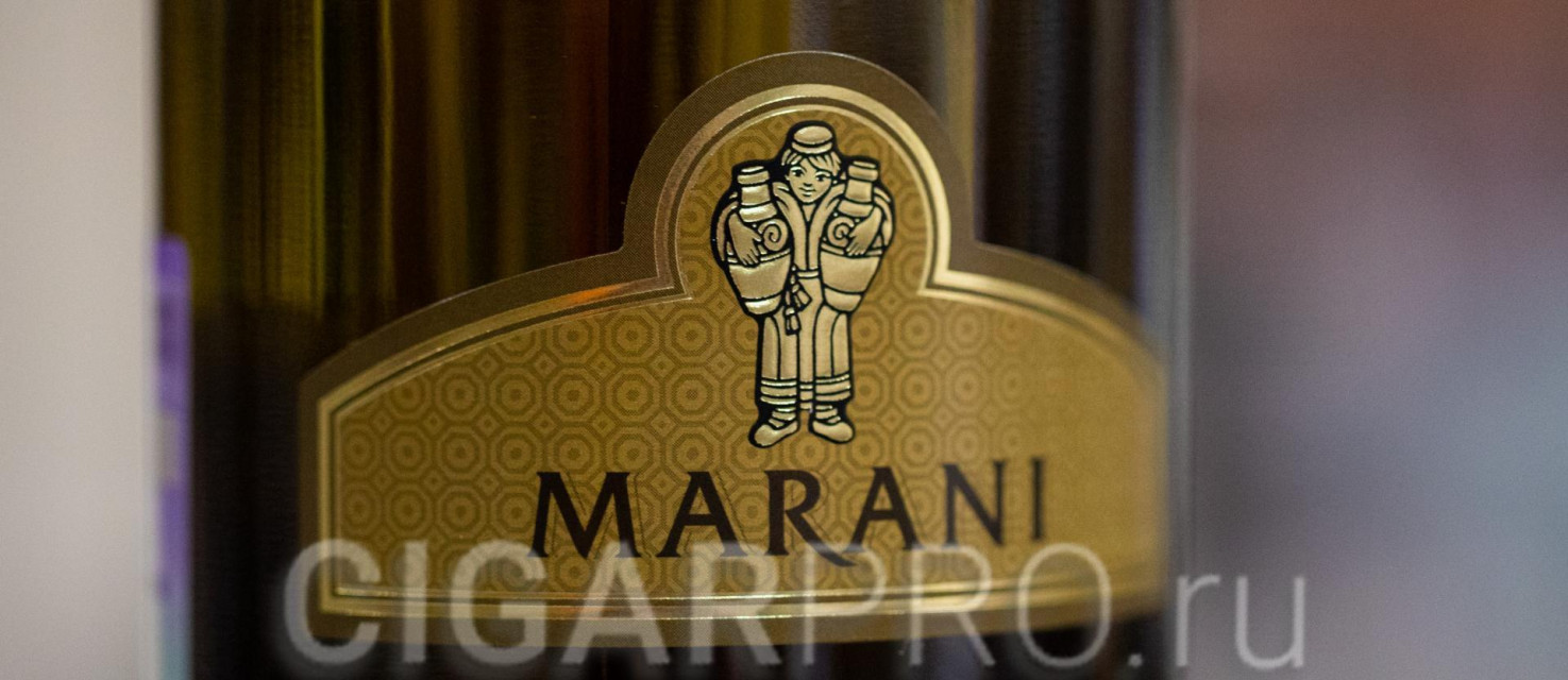 логотип marani с изображением человека с глиняными кувшинами логотип marani с изображением человека с глиняными кувшинами