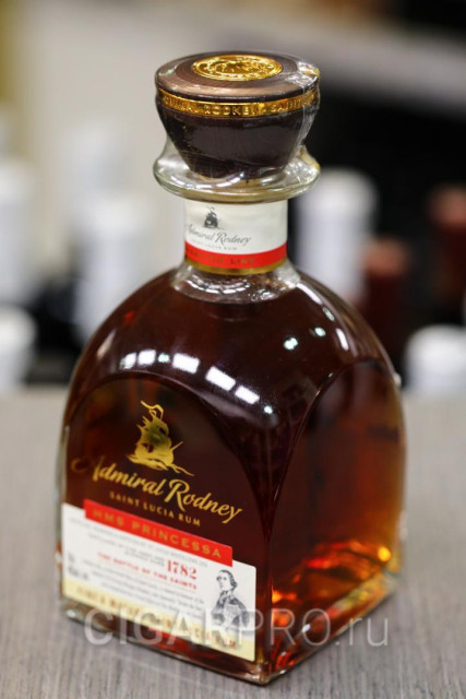 Бутылка Рома Admiral Rodney Princessa деревянной крышкой Бутылка Рома Адмирал Родни Принцессас деревянной крышкой