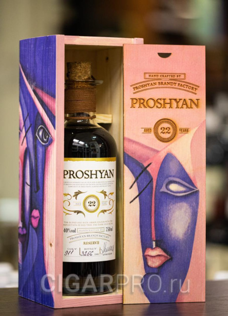 Красивая деревянная коробка коньяка Proshyan Reserve 22 years old подробное описание