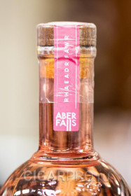 перевод надписи на колпачке джина Aber Falls Rhubarb Ginger