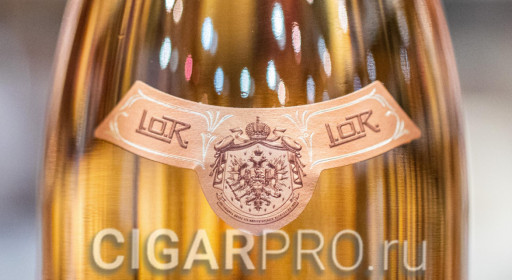 Герб российской империи на бутылке шампанского Champagne Cristal Louis Roederer 2013