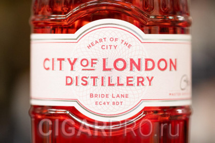 подробное описание этикетки джина City of London Six Bells Blood Raspberyry