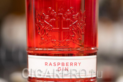 герб дистиллерии City of Londonна бутылке джина City of London Six Bells Blood Raspberyry