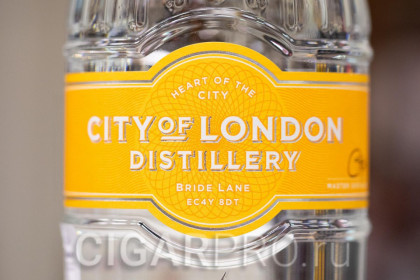 подробное описание этикетки джина City of London Six Bells Lemon 