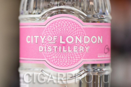 подробное описание этикетки джина City of London Six Bells Rhubarb Rose 