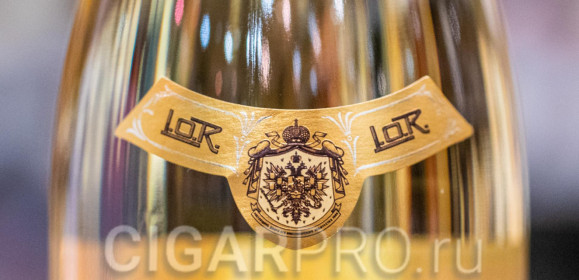 Герб российской империи на бутылке шампанского Champagne Cristal Louis Roederer 2014 0.75л