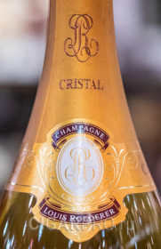 Логотип LR Louis roederer на бутылке шампанского Champagne Cristal Louis Roederer 3л