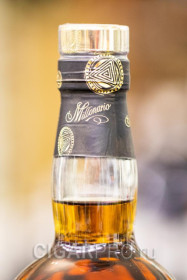 металлическая пробка с позолотой рома Millonario 10 Aniversario Reserva
